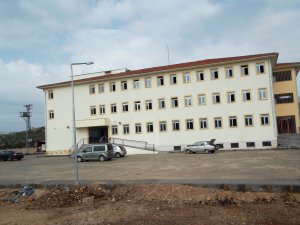 Yapımı tamamlanan okul eğitime açılmadı