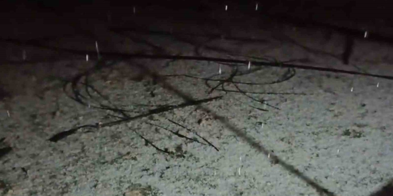 Mersin’de dolu yağışı etkili oldu