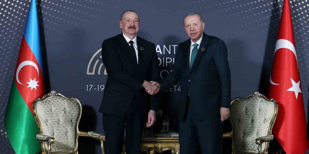 Erdoğan, Aliyev ile bir araya geldi