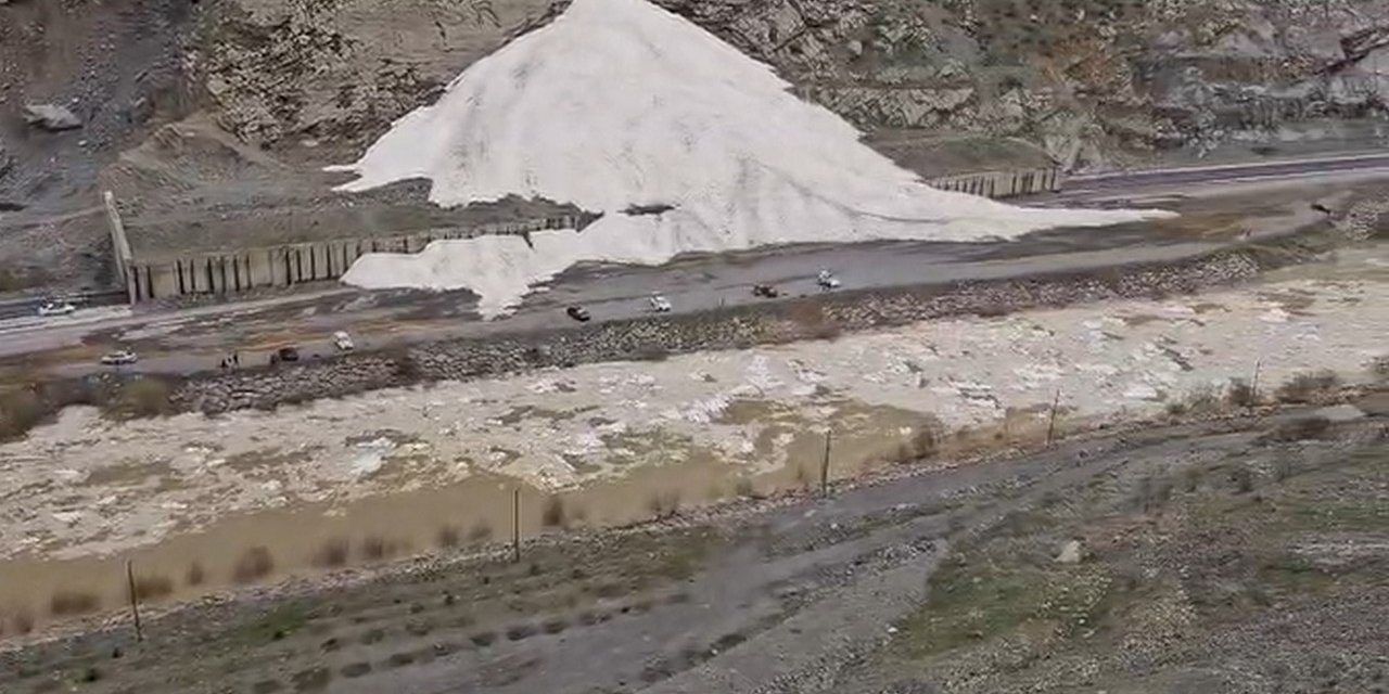 Hakkari’de Sümbül Dağı’nda çığ