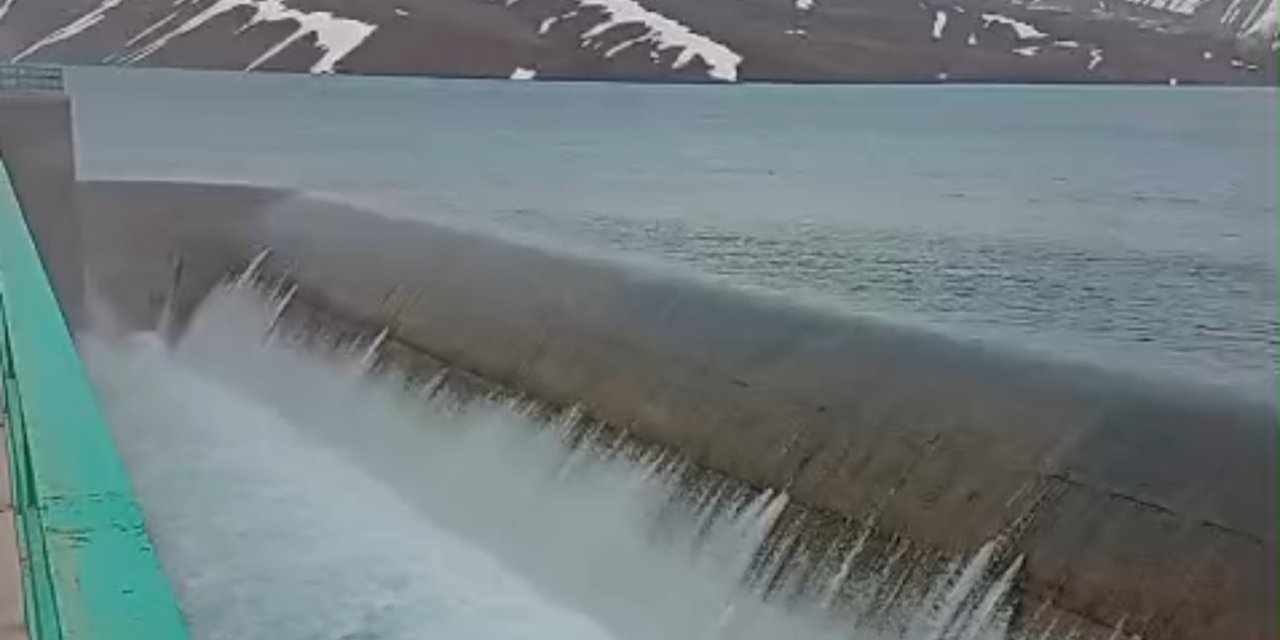 Yüksekova'da Dilimli Barajı tam kapasitede