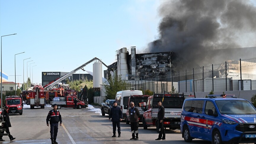 Ankara’da boya fabrikasında yangın