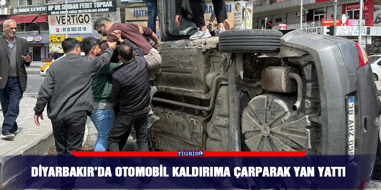 Diyarbakır’da otomobil kaldırıma çarparak yan yattı