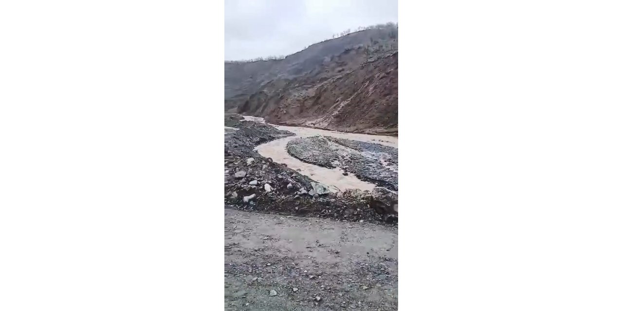 Elazığ’da sel yolu yeniden kapattı