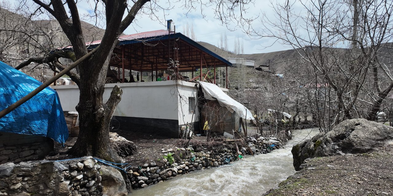 Şırnak’ta vatandaşlar sel tehlikesine karşı kendi önlemini aldı