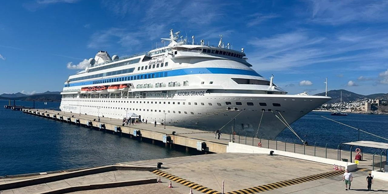 Kruvaziyer gemisi denizde 5 kişinin cansız bedenini bulundu