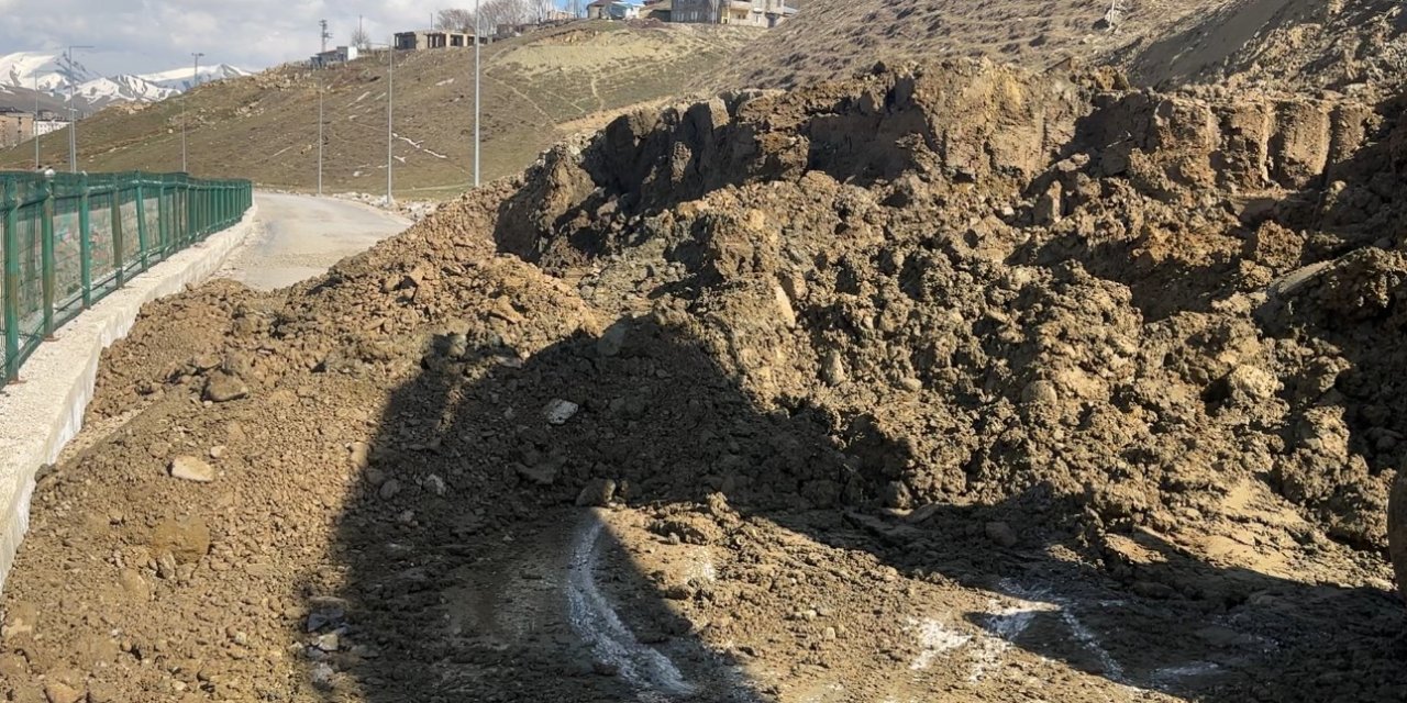 Yüksekova’da Pizok yolu 18 gündür kapalı