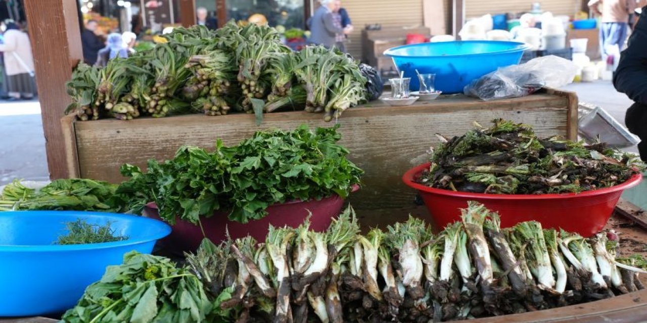 Diyarbakır’da şifalı otlar pazarlarda yerini aldı