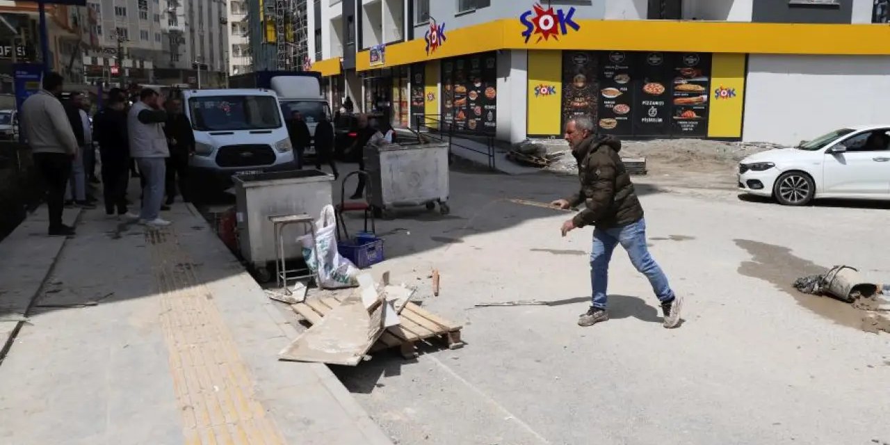Mardin’de esnaf yolu trafiğe kapattı