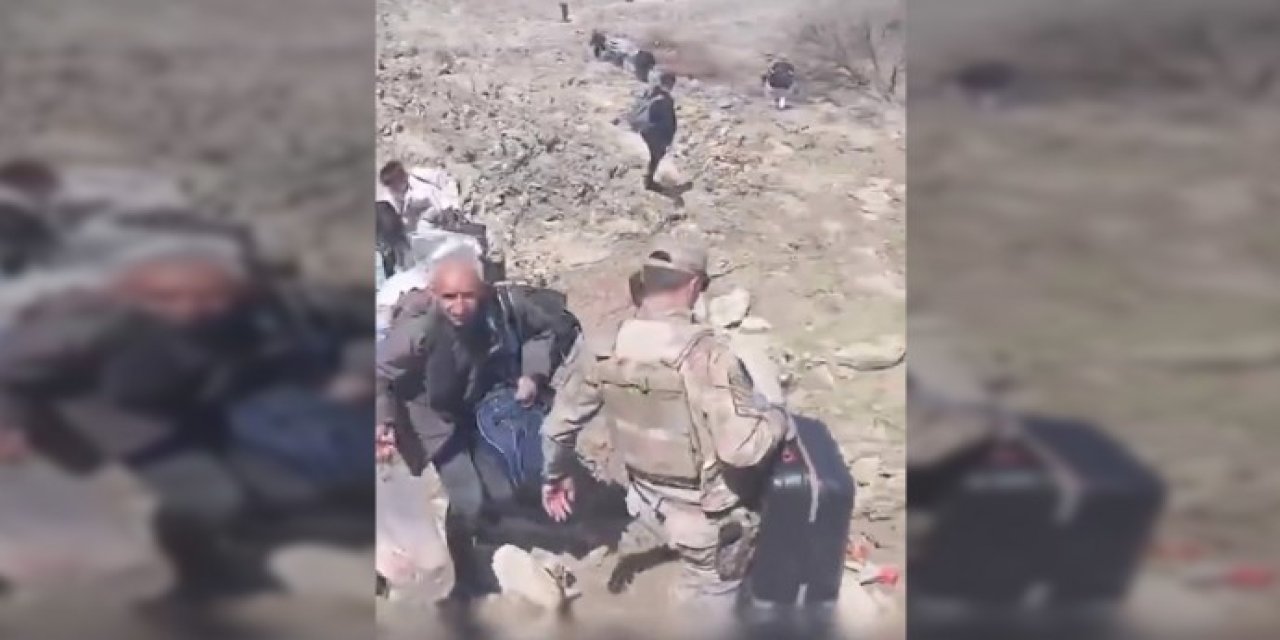 Yolları açılmadı: Sırtlarına aldıkları valiz ve çantalarla yürüdüler