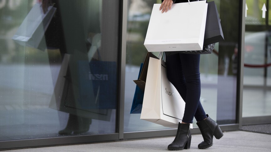 Yerli turistler 5 yılda giyecek ve hediyelik eşyaya 100 milyar liradan fazla harcadı