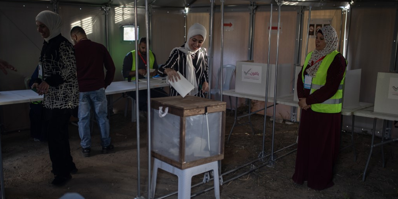 Filistinliler 21 yıl sonra seçim için sandık başında