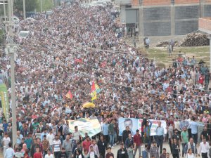 Bağdu on binlerin katılımı son yolculuğuna uğurlandı