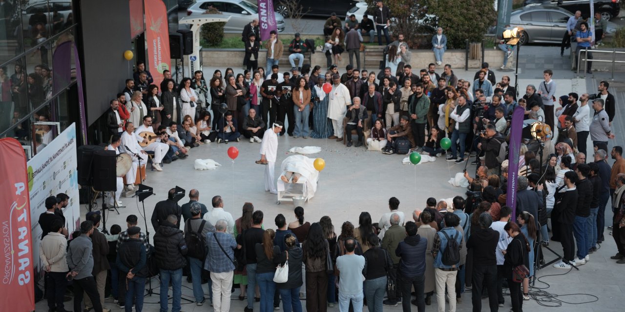 Diyarbakır’da festival, sokakları sahneye dönüştürdü