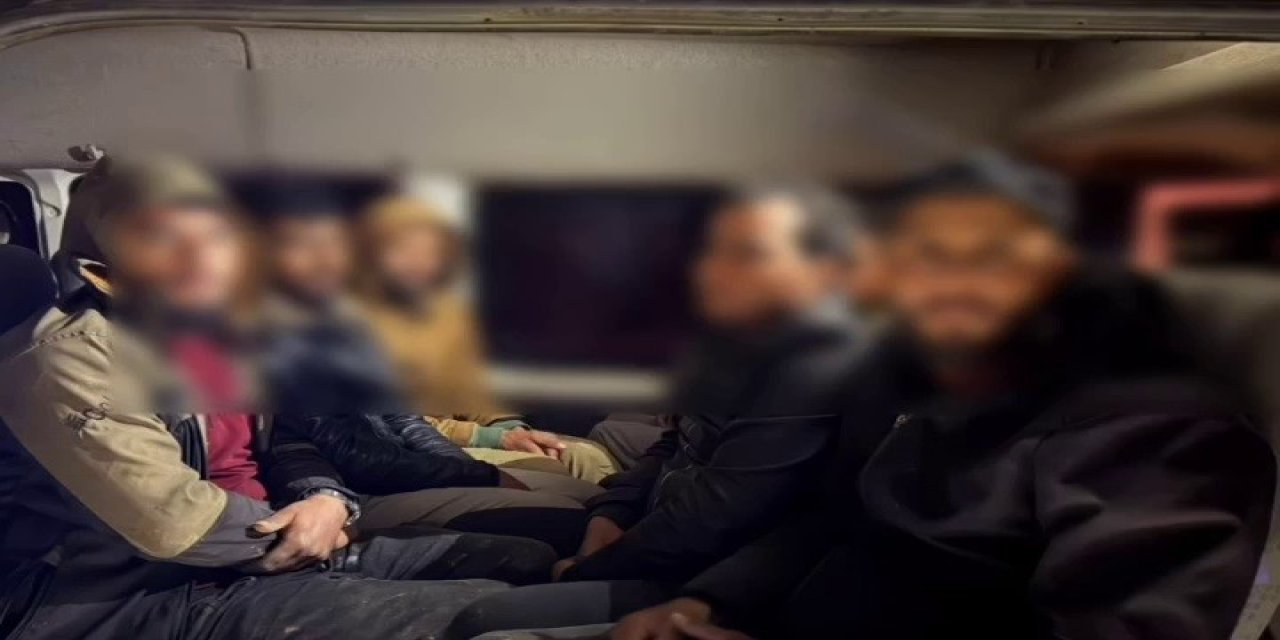 Durdurulan minibüste 14 kaçak göçmen yakalandı