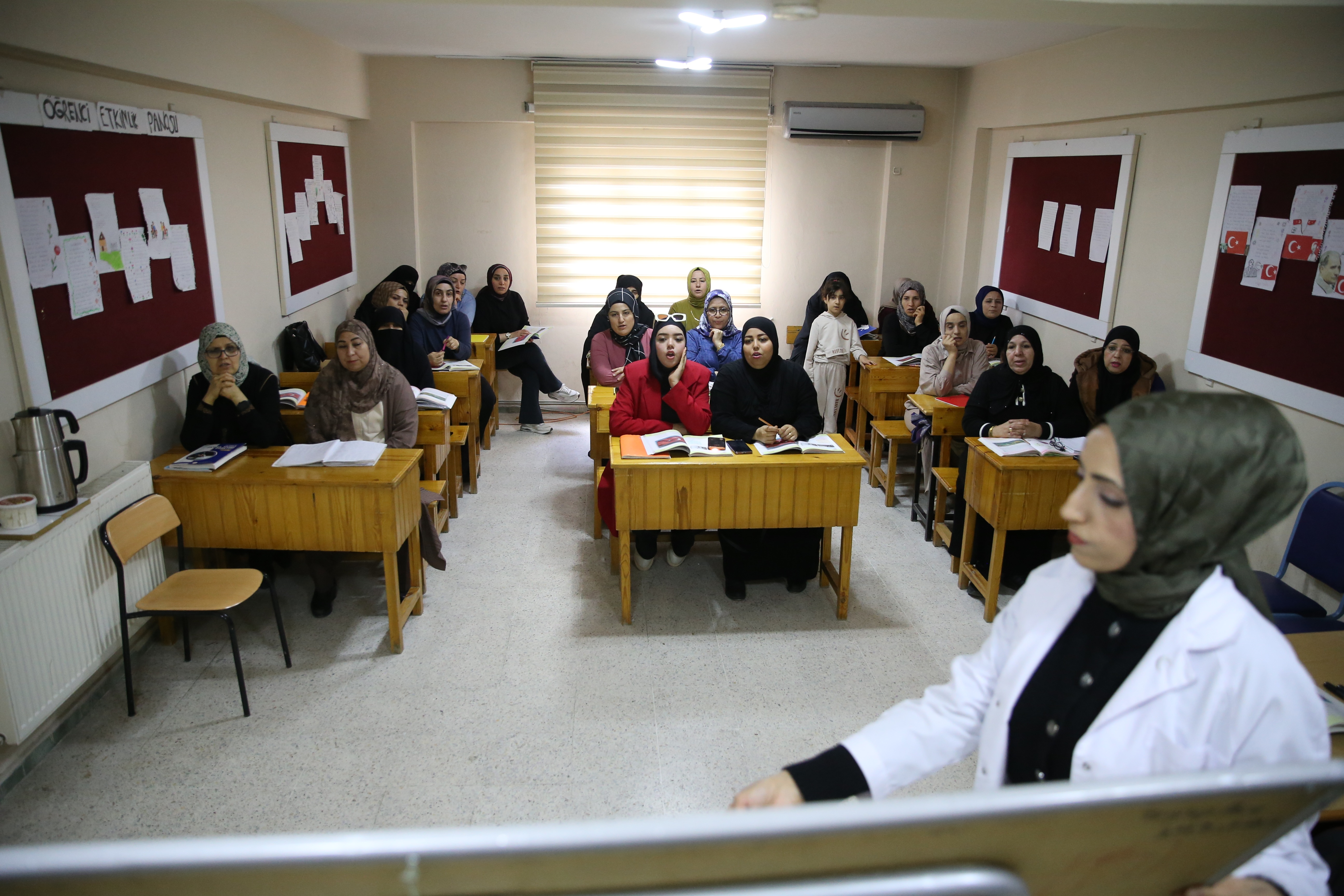 Siirt'in "Faslı gelinleri" Türkçe öğreniyor