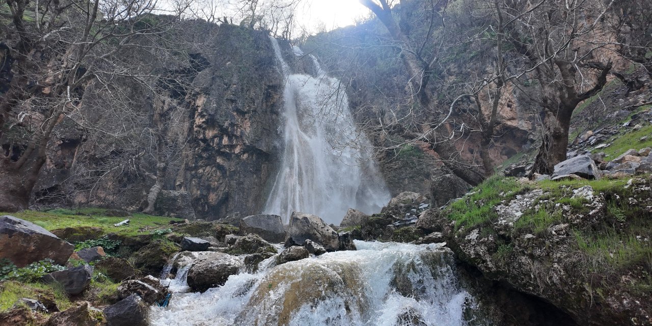 Şırnak’ta 35 metrelik şelale coştu