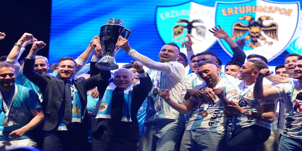 Erzurumspor, şampiyonluk kupasını aldı