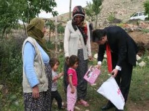 Ergani'de 'Bir El De Sen Uzat' kampanyası