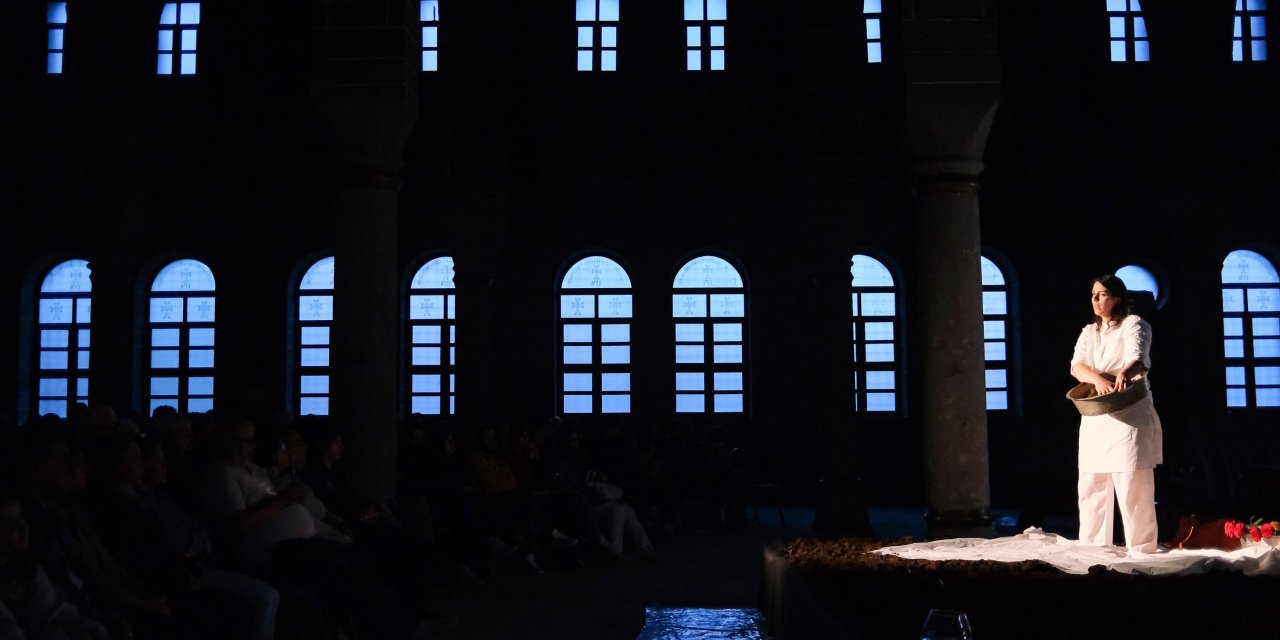 Diyarbakır’daki festivalde Antigone’nin vicdanı sahnede hayat buldu