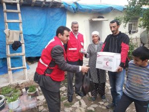 KIZILAY’DAN İHTİYAÇ SAHİPLERİNE GIDA PAKETİ