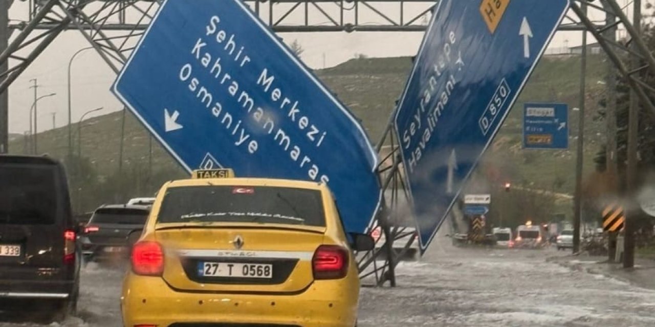 Gaziantep’te fırtına: Trafik levhaları devrildi