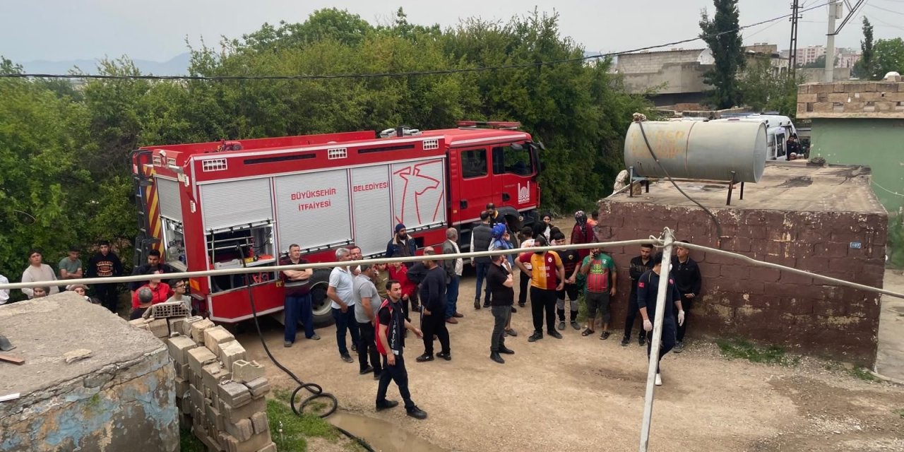 Kızıltepe’de ev yangını: 4 kişi dumandan etkilendi
