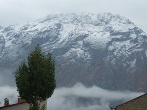 Hakkari'ye yılın ilk karı yağdı