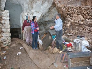 Sel suları yüzünden ev ve ahırlar su altına kaldı