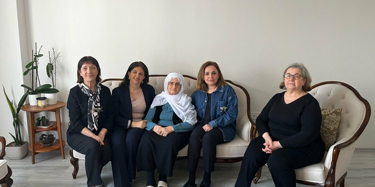 Sırrı Süreyya Önder'in annesine ziyaret