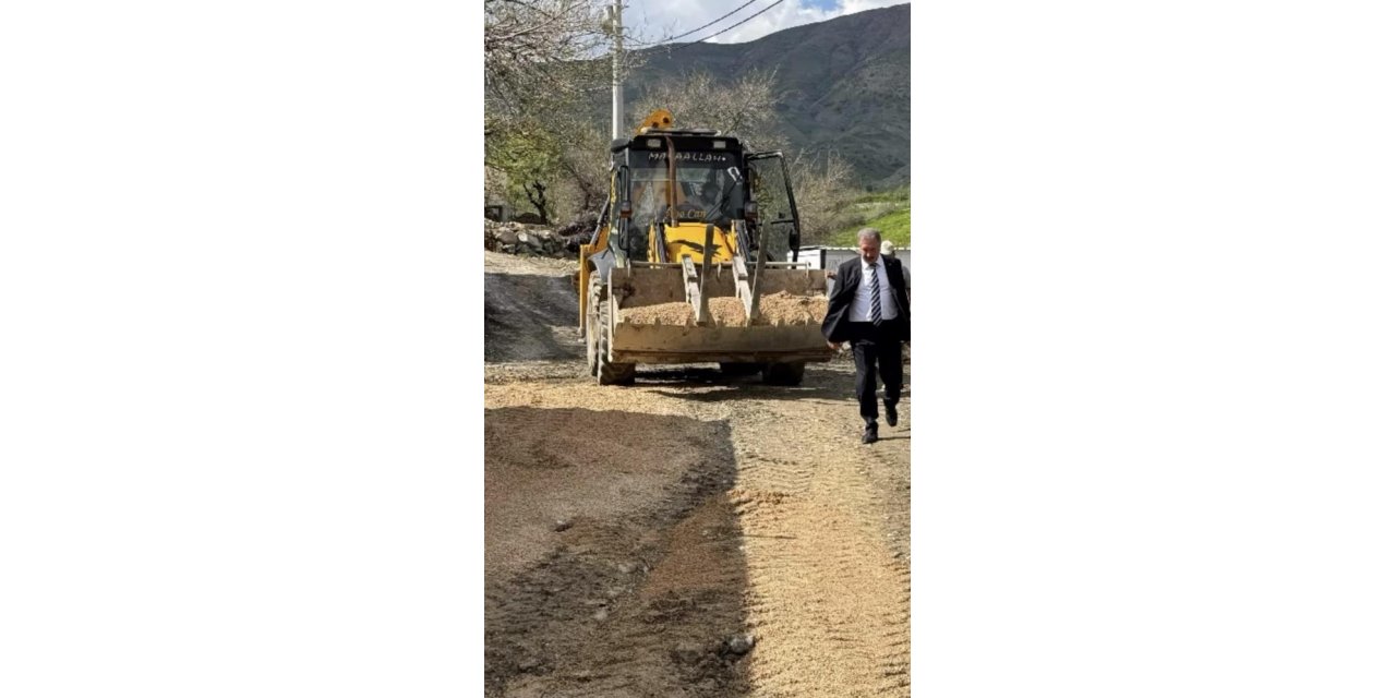 Çüngüş'te yol yapım çalışmaları devam ediyor