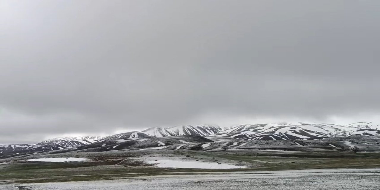 Mayıs ayında Karlıova'ya kar yağdı