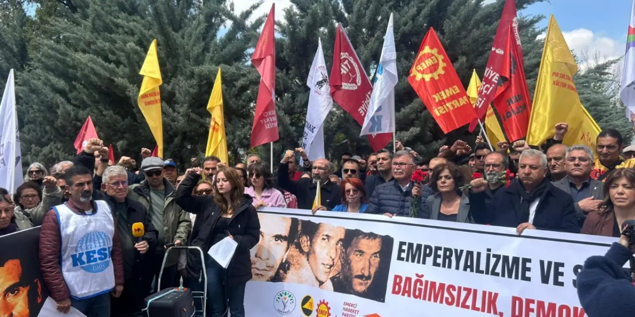 Denizler Ankara'da mezarları başında anıldı