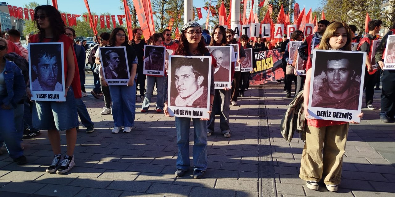 Denizler anması: 6. Filo'nun denize döküldüğü Dolmabahçe'ye yürüyüş