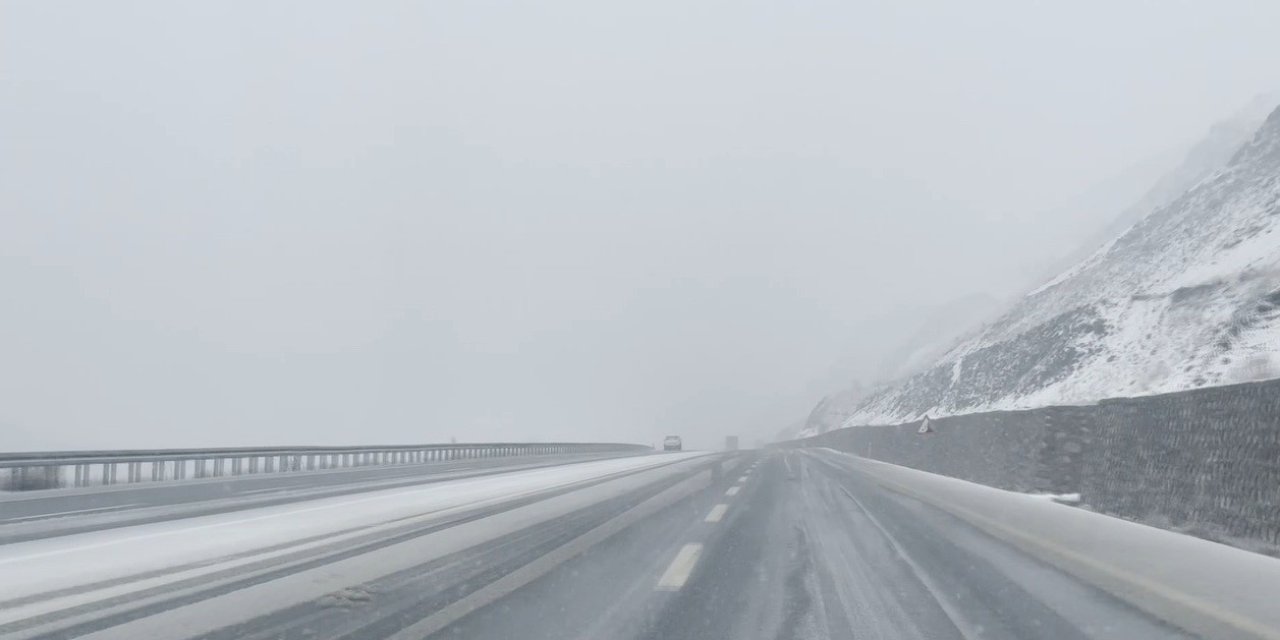 Erzincan’da kar yağışı etkili oldu