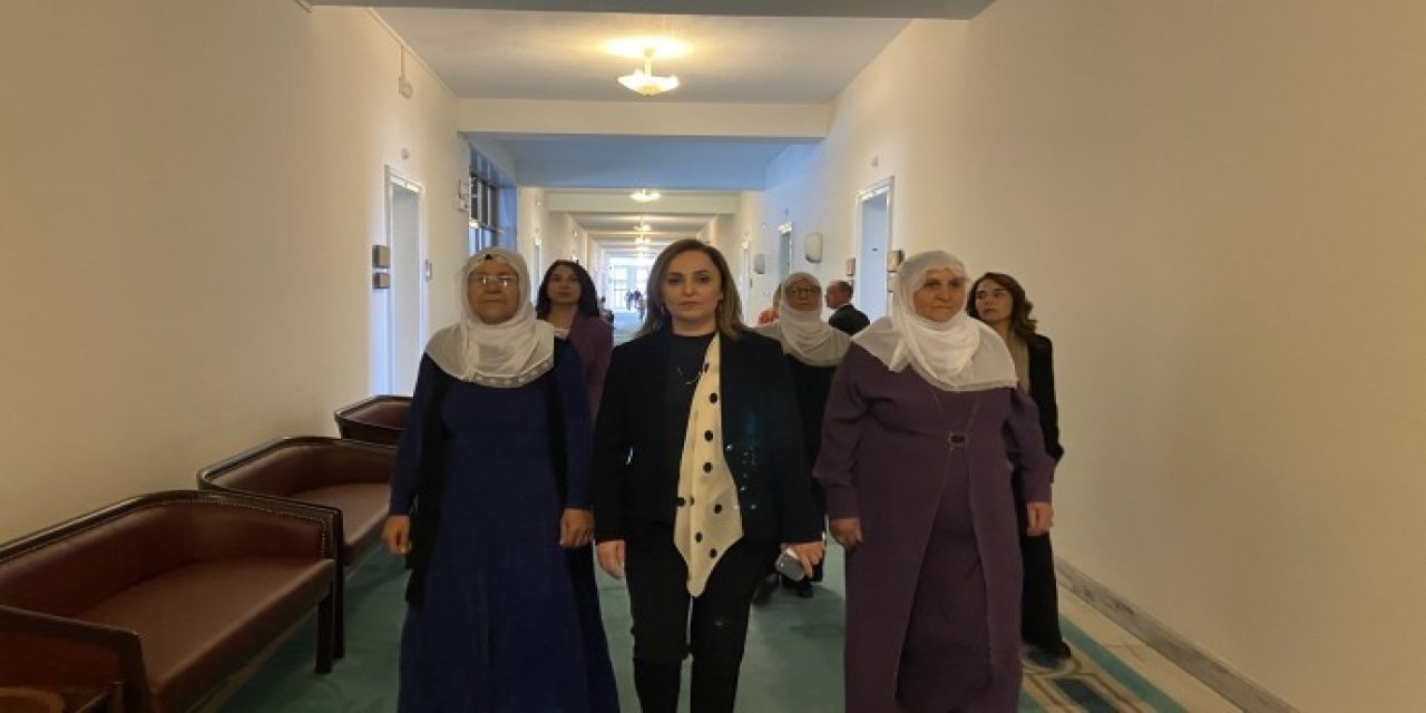 Barış Anneleri AK Parti heyetiyle görüştü