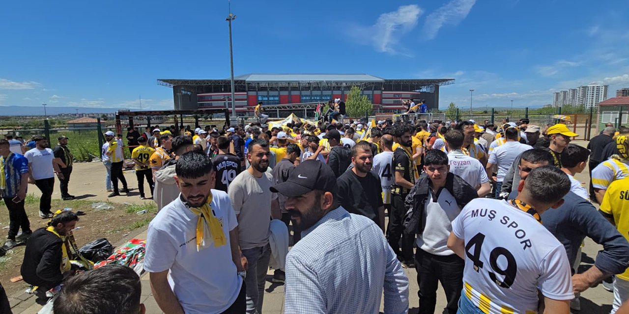 Diyarbakır’da Muşspor rüzgarı: Taraftarlar stadyum çevresinde kenetlendi