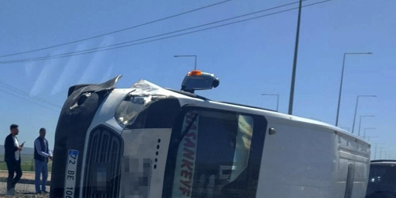 Minibüs ile otomobil çarpıştı: 5 yaralı