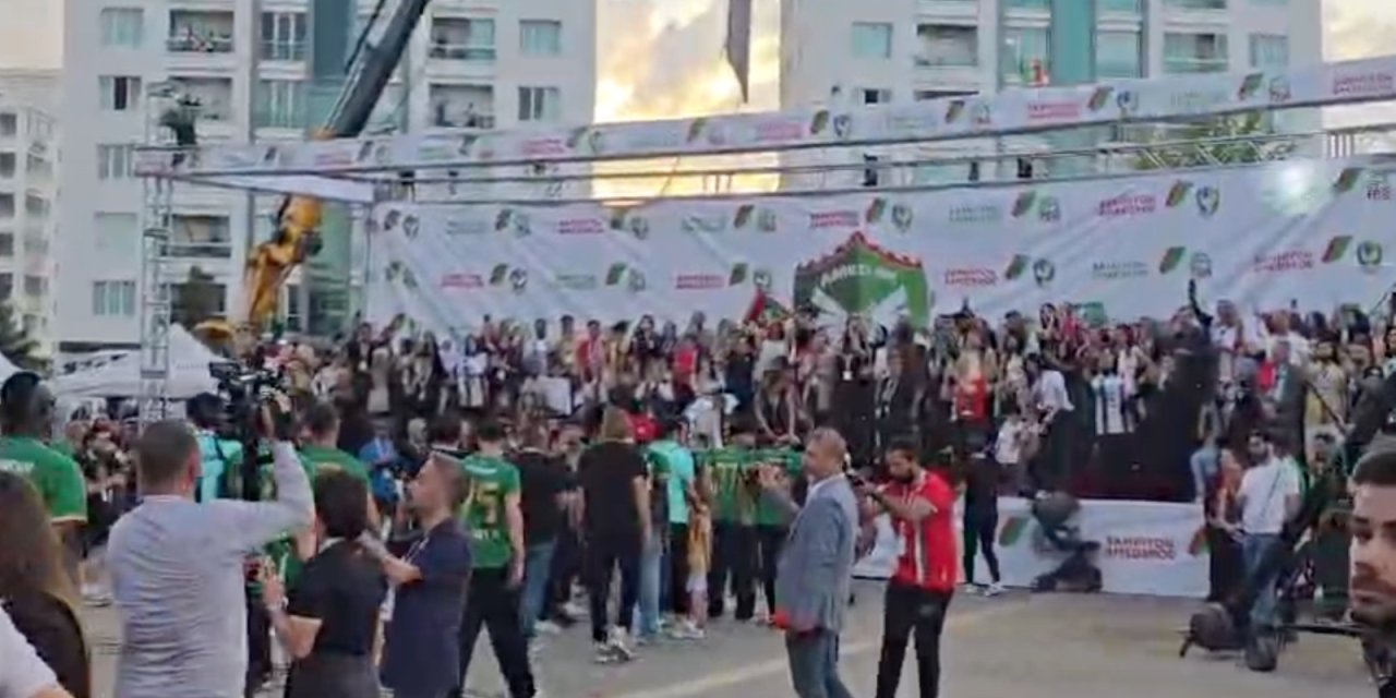 Amedsporlu futbolcular kutlama alanına giriş yaptı