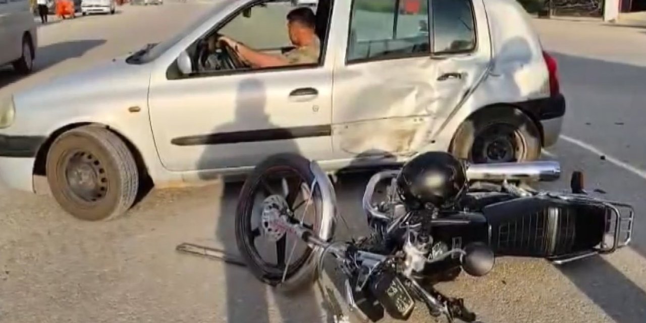 Otomobil ile motosiklet çarpıştı