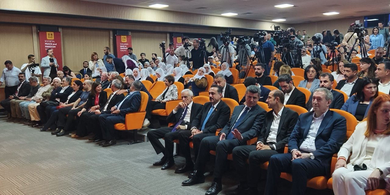 Diyarbakır’da Toplumsal Barış ve Özgürlük Forumu başladı