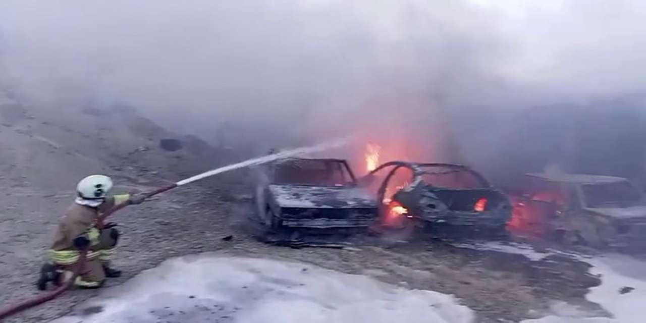 Hatay’da korkutan yangın: 8 araç küle döndü