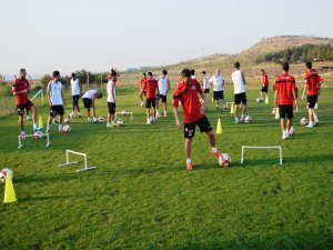 Maç ertelendi , futbolcular izinli