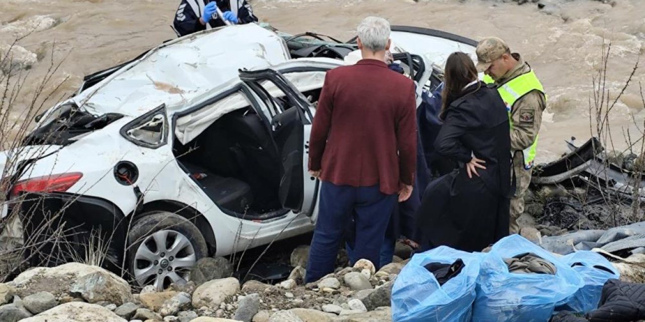 Otomobil dereye uçtu: 2 ölü, 1 yaralı