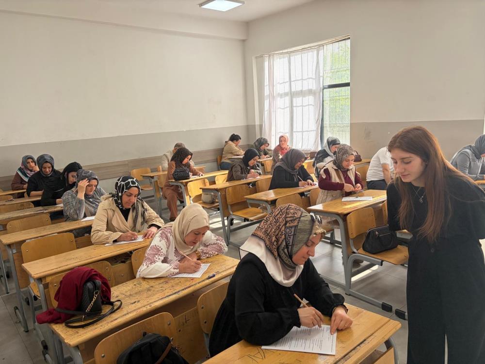 Diyarbakır'da veliler okudukları kitaptan sınava tabii tutuldu