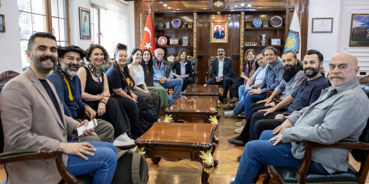 Diyarbakır’da sanatçılar ve panelistlerden belediyeye ziyaret
