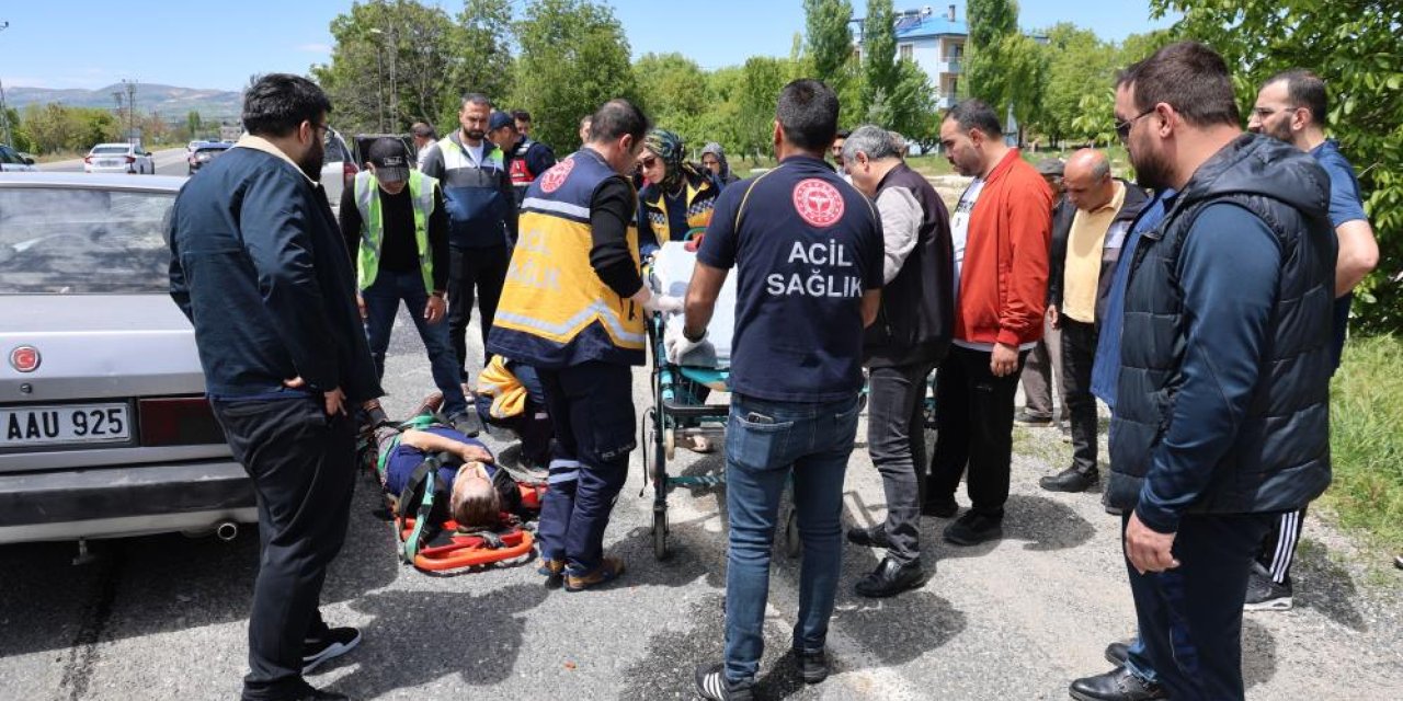 İki otomobil çarpıştı: 5 yaralı