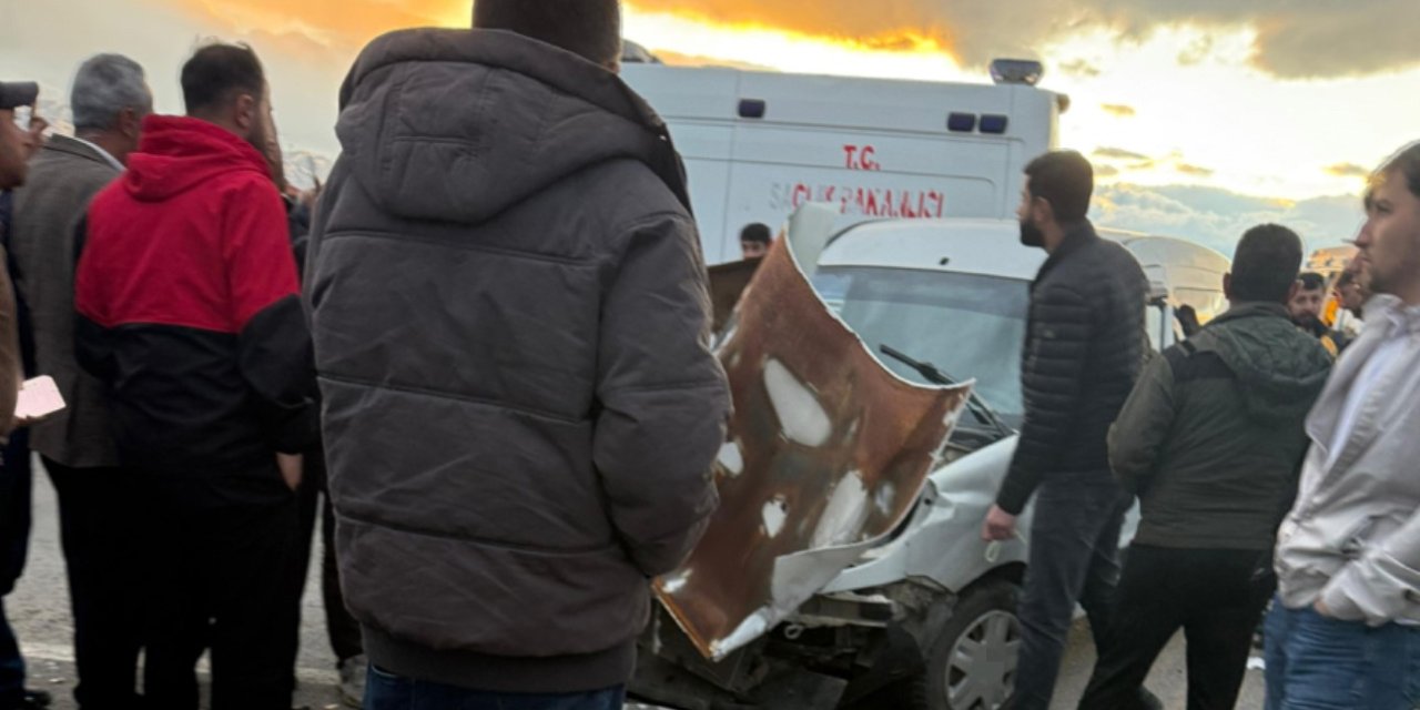 Hakkari'de zincirleme trafik kazası: 11 yaralı