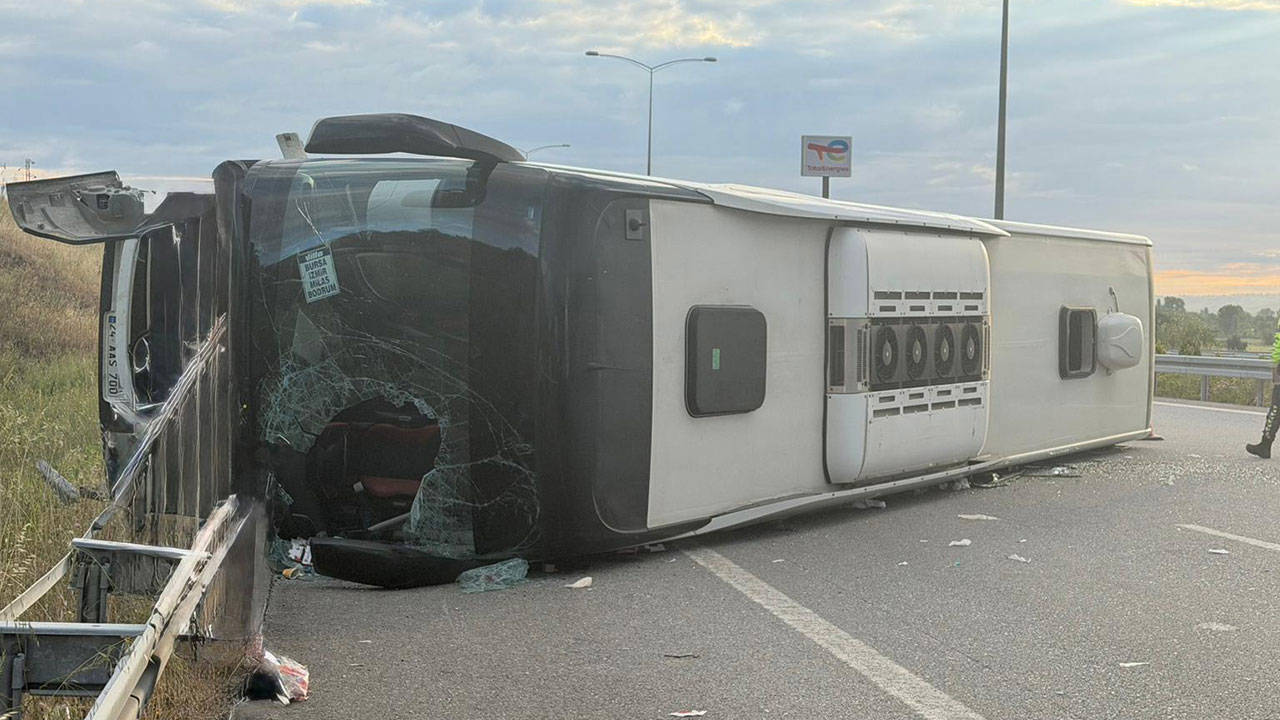 Yolcu otobüsü devrildi: 25 yaralı