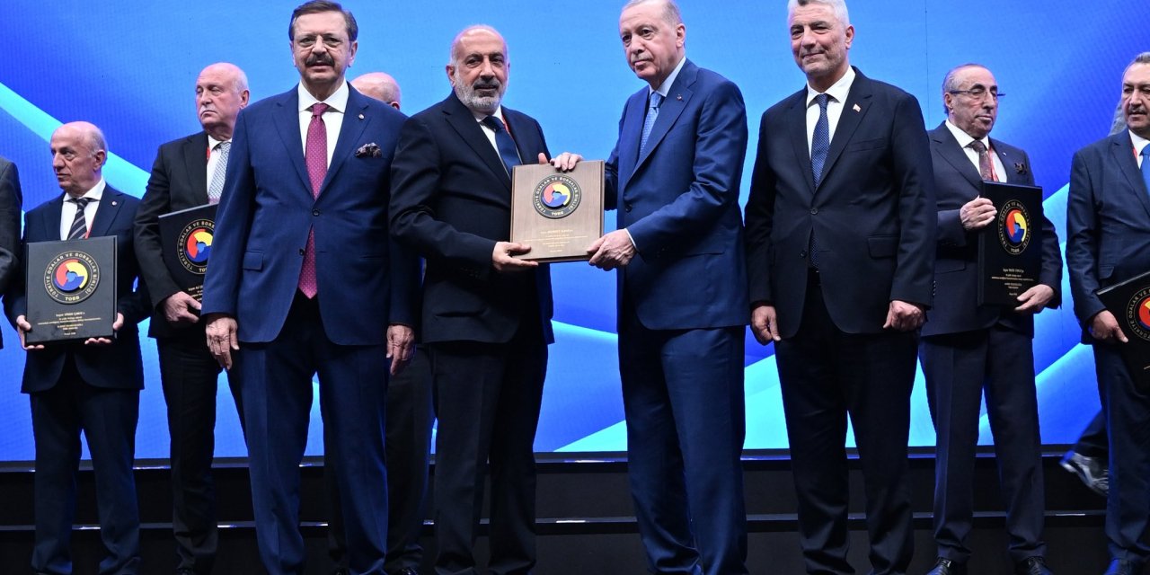 Cumhurbaşkanı Erdoğan’dan DTSO Başkanı Mehmet Kaya’ya hizmet şeref belgesi